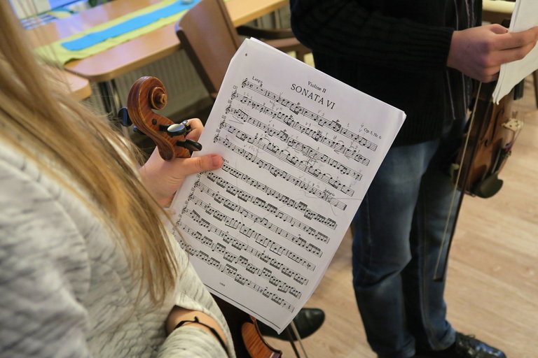 Žáci vsetínské ZUŠ se uměním dotýkali srdcí i vzpomínek seniorů Domova Harmonie
