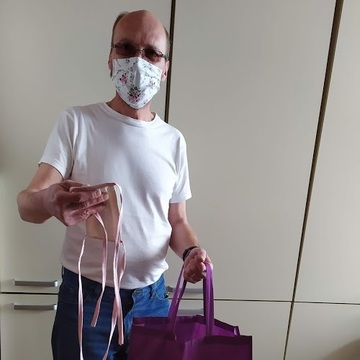Fraitingerovi pro nás ušili celkem 140 roušek