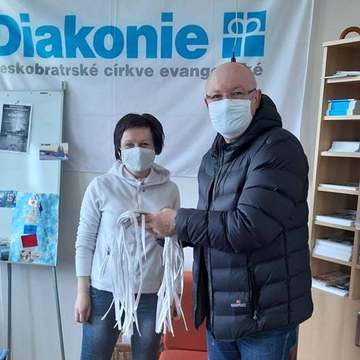 Roušky nám daroval také Nadační fond Svět oken