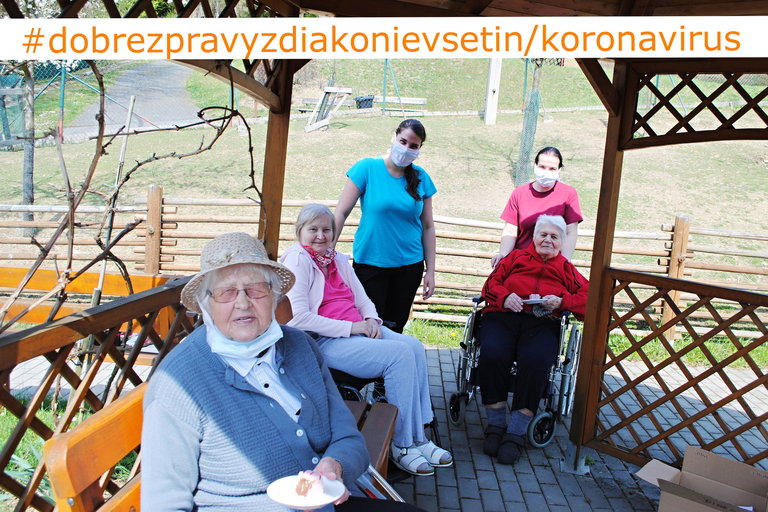 Jak vypadá život v domovech pro seniory během nouzového stavu?  