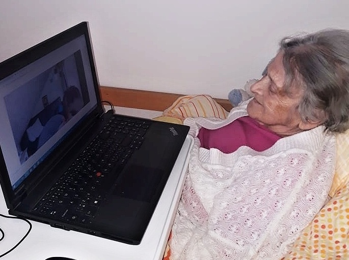 Prvňáčci čtou seniorům