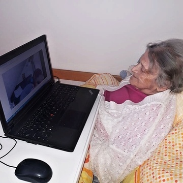 Prvňáčci čtou seniorům