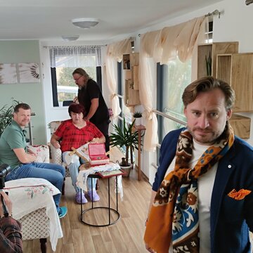 Návrat k věcem, co známe, co jsme prožili, je pro spoustu lidí obratem k bezpečí, říká Vít Karas k oblíbenosti seriálu