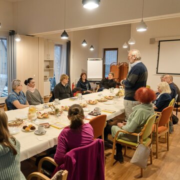 Lukáš Pavlásek přijal pozvání Diakonie Vsetín k přátelskému neformálnímu setkání s pravidelnými dárci, dobrovolníky a zaměstnanci