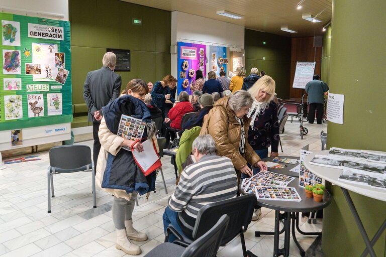 Vernisáž výstavy Společnost přátelská všem generacím