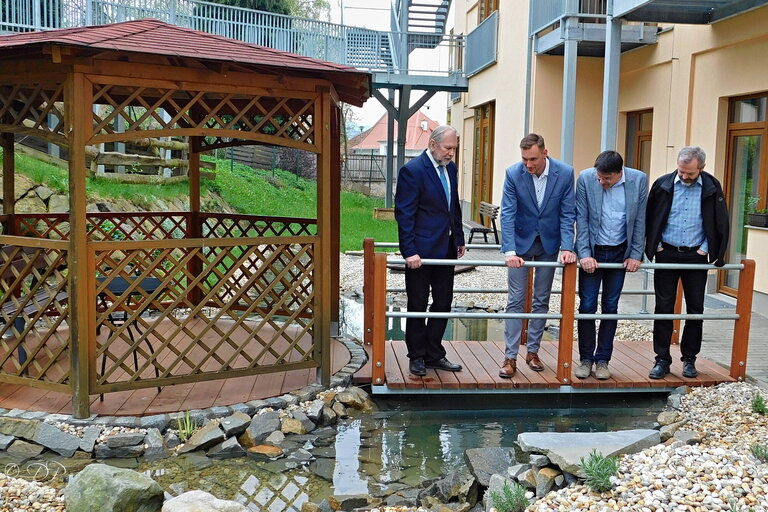 Slavnostně jsme otevřeli areál rybníčku u Domova Vyhlídka