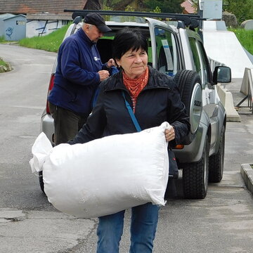 Lidé do Sbírky nosili oblečení, obuv, lůžkoviny, hračky a další věci, které mohou být ještě druhým užitečné.