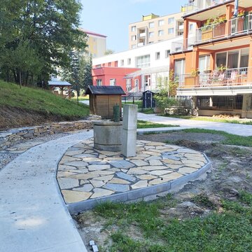 Stavba bezbariérové zahrady je v plném proudu